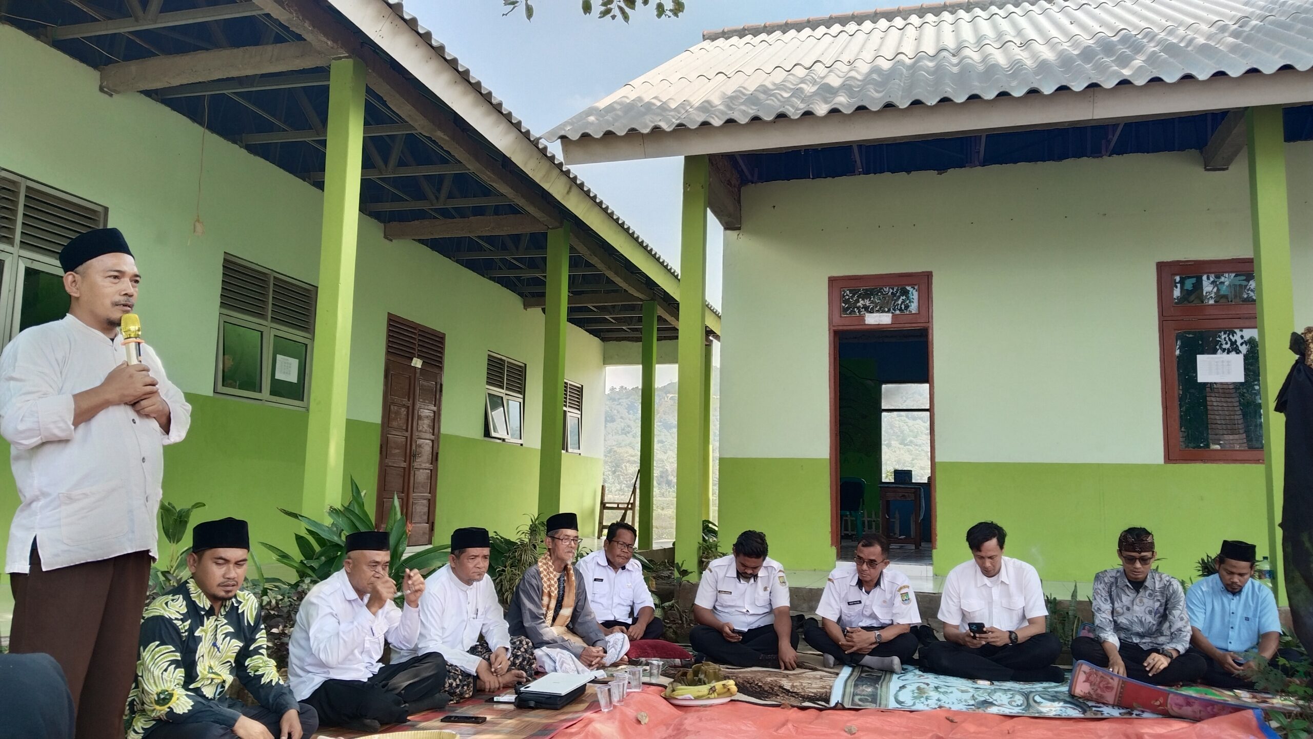Tradisi Bebotok Pasca Panen Jadi Praktik Kearifan Lokal Siswa Kelas IX MTs Al-Khairiyah Karangtengah