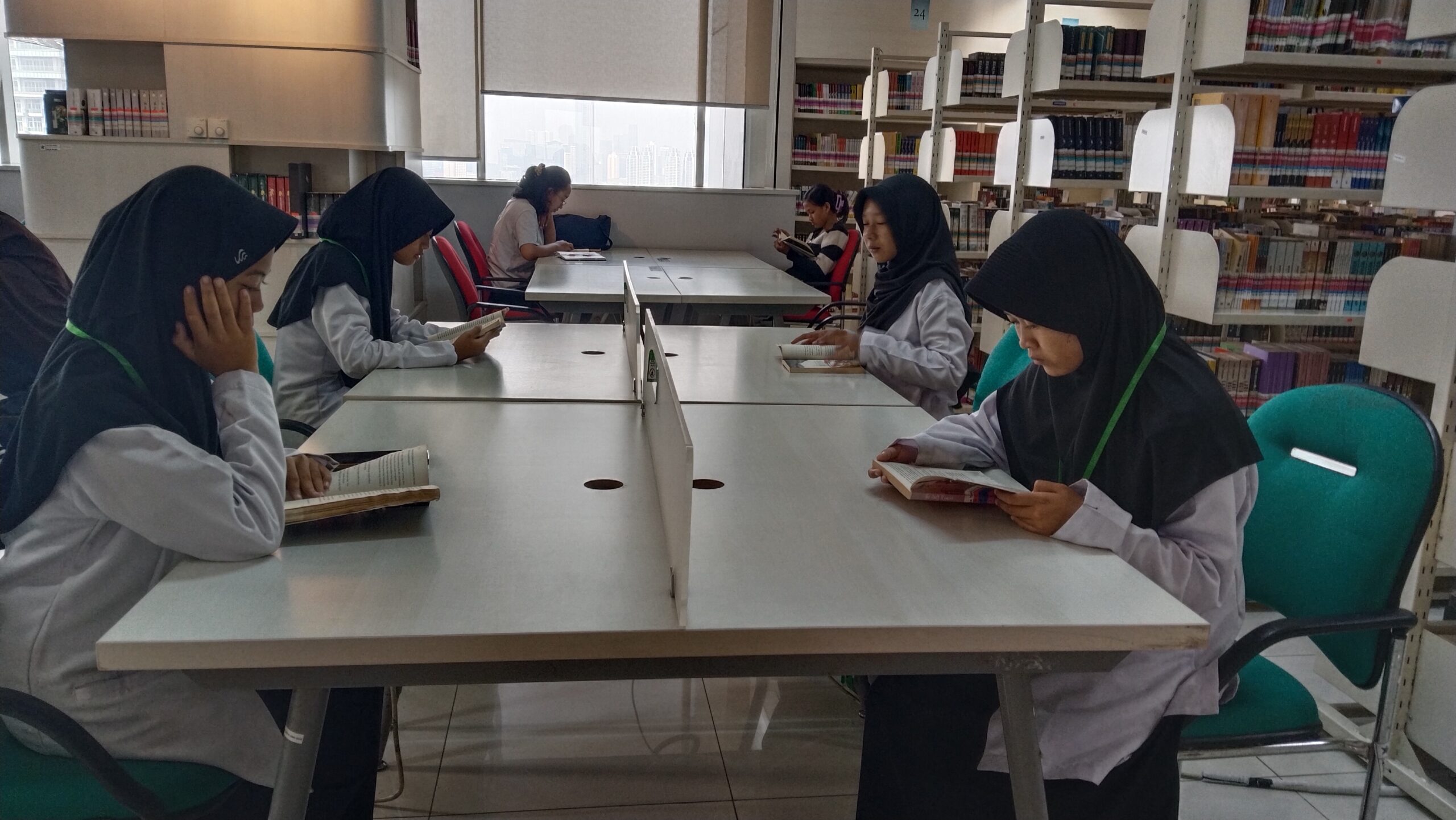 Ratusan Siswa MTs Al-Khairiyah Karangtengah Ikuti Outing Class ke Perpustakaan Nasional, Monas dan Masjid Istiqlal
